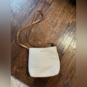 Michael Kors large messenger Crossbody